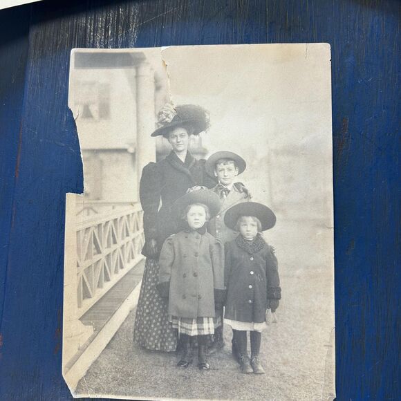 Vintage Family Photo, Edwardian Era Black and White Photograph Original Unframed - Picture 1 of 4